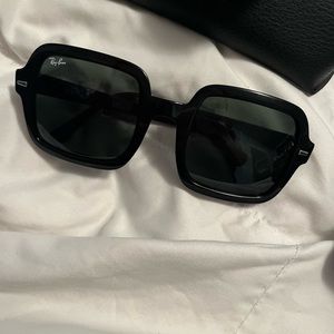 Authentic Ray-Ban
RB2188 901/31